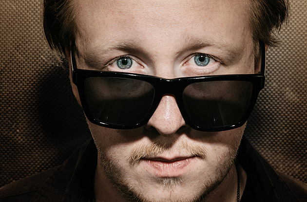 Herci mají hrát a mlčet! opřel se Kozub do angažovaných umělců. Pak otevřel diář