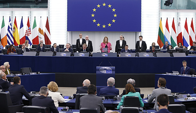 Bez riskování, kampaň k eurovolbám byla mdlá. Tyhle volby mladé voliče nezasáhnou, myslí si politolog Šaradín