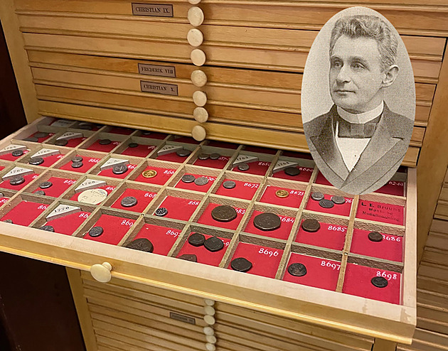 Draží se jedinečná sbírka mincí ze Skandinávie. Dědicové na ni čekali sto let