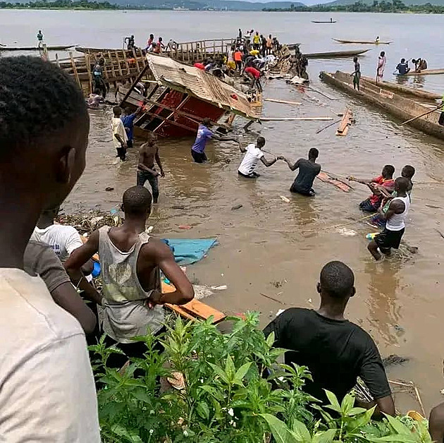 Ve středoafrické metropoli se potopil přetížený člun, zemřelo nejméně 58 lidí