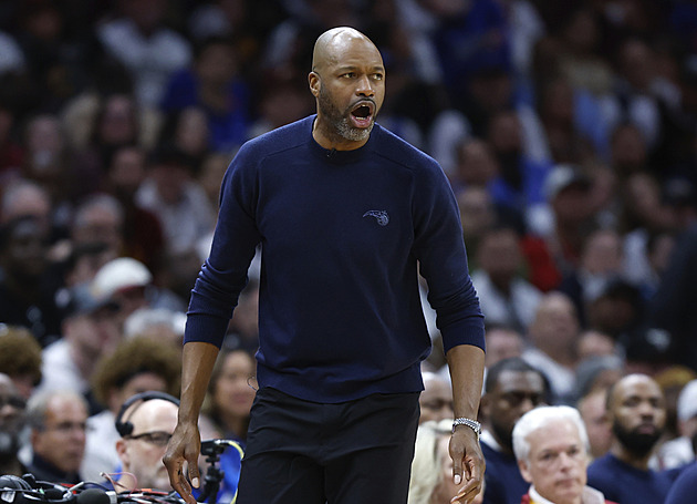 Ztratil zdánlivě neztratitelné a dostal padáka. Orlando je v NBA bez trenéra Ztratil zdánlivě neztratitelné a dostal padáka. Orlando je v NBA bez trenéra