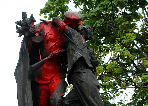 Politou sochu rudoarmějce Praha restauruje, oprava vyjde na čtvrt milionu