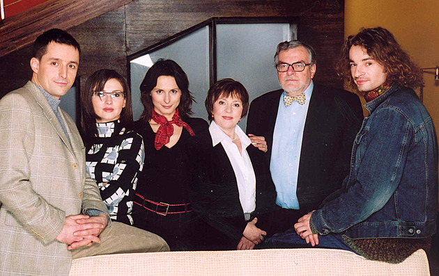 První český nekonečný seriál Rodinná pouta měl premiéru před 20 lety