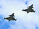 Letová ukázka stíhaek SAAB Jas-39 Gripen na leteckém dni v Plasích na...