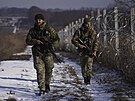 Ukrajintí pohraniníci hlídkují na hranicích s Moldavskem. (30. ledna 2024)