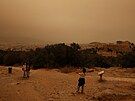 Africký prach ze Sahary pokryl Atény v ecku. (23. dubna 2024)