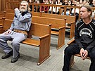 Ob�alovan� Karel Machala (vlevo) a Josef Mat�� v soudn� s�ni (25. dubna 2024)