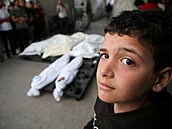 Rafáh. Poheb Palestinc zabitých pi izraelském bombardování Gazy (25. dubna...