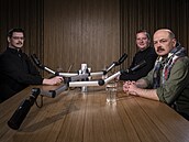 Hosty podcastu Kontext jsou fotoreportr Petr Topi (vpravo) a novin Michal...