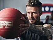 David Beckham propagoval znaku F45. Nyní aluje její majitele, vetn herce...