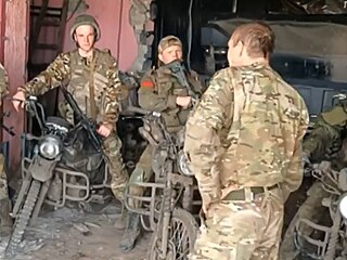 Rusové v Donbasu útoí na motorkách.