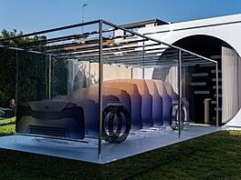 Lexus odhalil v Art Garden v Superstudio Pi&#249; v designové tvrti Tortona...