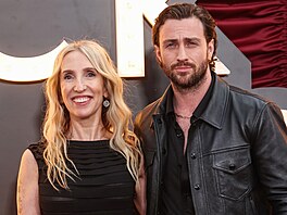 Sam Taylor-Johnsonová a její man�el Aaron Taylor-Johnson na premié�e filmu Back...