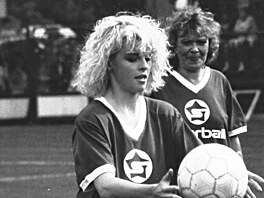Iveta Bartoová a Jiina Bohdalová (1985)