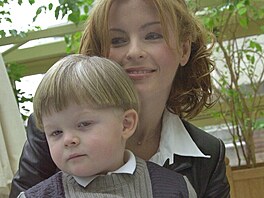 Zp�va�ka Iveta Barto�ová se synem Arturem (29. b�ezna 2000)