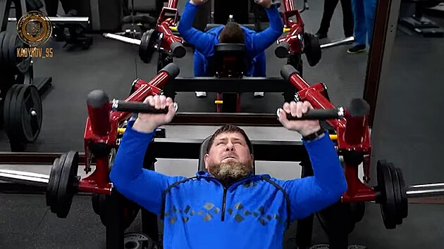 Kadyrov zveejnil video, kde aktivn cvi