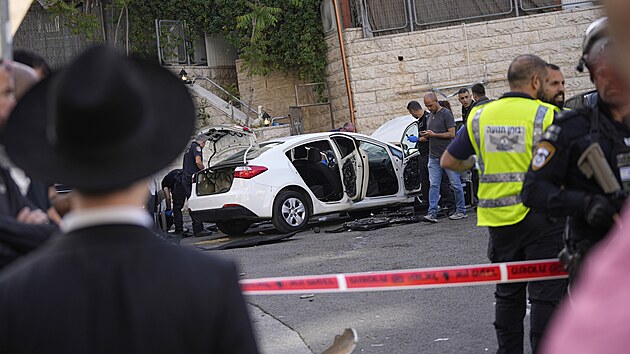 Ti lid byli zranni, kdy do nich v Jeruzalm mysln najel automobil. Izraelsk sly po toncch spustily ptrn. (22. dubna 2024)