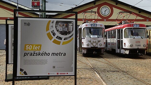 Ve dvoe muzea MHD v Praze je vstava k 50 letm zprovoznn metra.