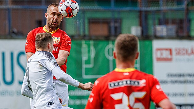 Momentka z utkání druhé ligy mezi Vy�kovem (v bílém) a Zbrojovkou Brno,...