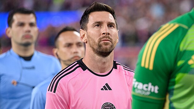 Lionel Messi z Inter Miami nastupuje k zápasu s New England Revolution.