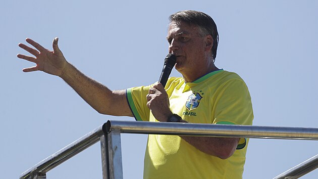 Bval brazilsk prezident Jair Bolsonaro se astn demonstrace svch pznivc v Rio de Janeiru. (21. dubna 2024)
