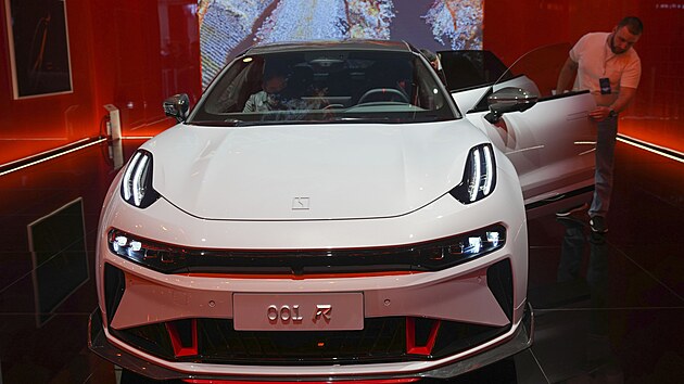 Zeekr 001FR na autosalonu v Pekingu.