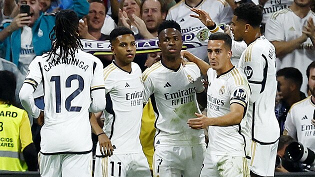 Fotbalist Realu Madrid se raduj z glu, kter vstelil Vincius Junior (uprosted).