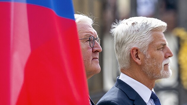 Nmeck prezident Frank-Walter Steinmeier po boku eskho prezidenta Petra Pavla na dvoudenn oficiln nvtv eska. (29. dubna 2024)