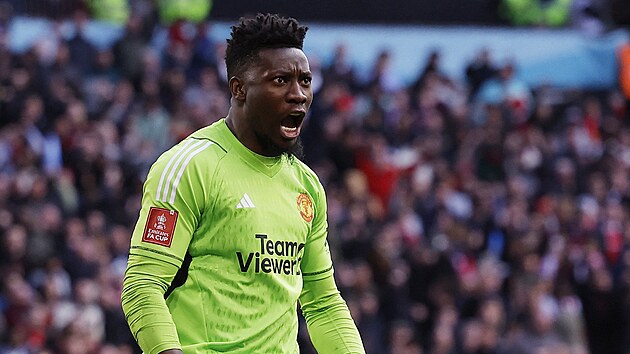 André Onana z Manchesteru United oslavuje postup do finále Anglického poháru.