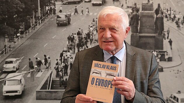 Exprezident Vclav Klaus zkritizoval dvacet let eska v Evropsk unie a pedstavil tak svou knihu O Evrop. Znovu se tak po dvaceti letech vyd na horu Blank.