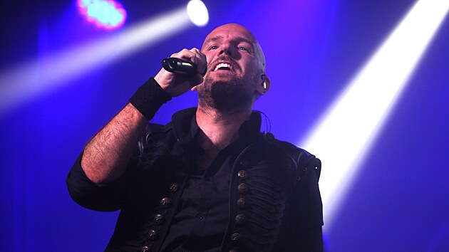 Rakousk zpvk Georg Neuhauser vystoup s kapelou Serenity na plzeskm Metalfestu.