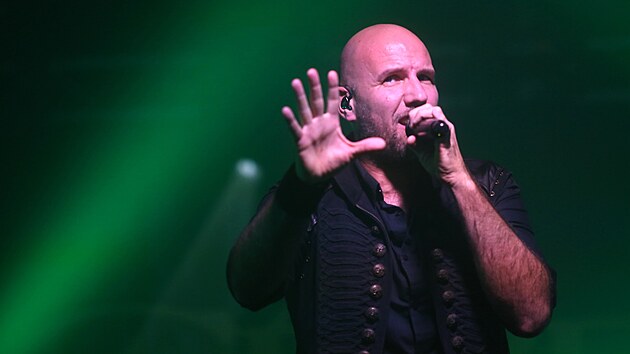 Rakousk zpvk Georg Neuhauser vystoup s kapelou Serenity na plzeskm Metalfestu.