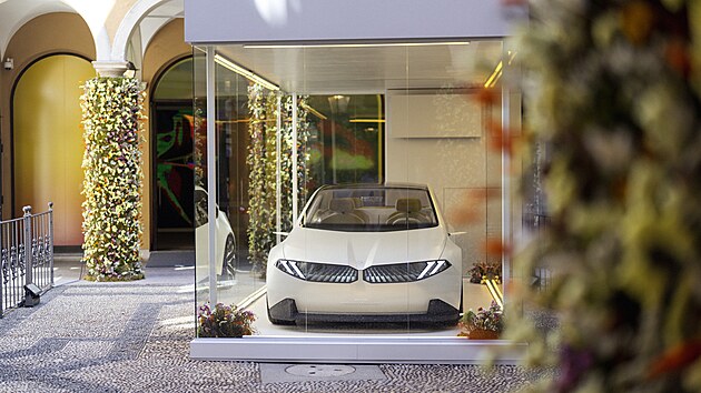 BMW na Milan Design Week p�edstavilo sv�j posledn� koncept Vision Neue Klasse. P�edobraz nov� generace �ady 3 bylo mo�n� vid�t um�leck� instalace �Future of Joy�  (Budoucnost radosti) v House of BMW na Via Monte Napoleone 12 v Mil�n�.
