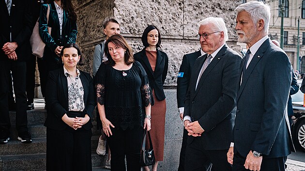Prezident Petr Pavel a jeho nmeck protjek Frank-Walter Steinmeier uctili pamtku obt prosincov stelby na Filozofick fakult Univerzity Karlovy. (29. dubna 2024)