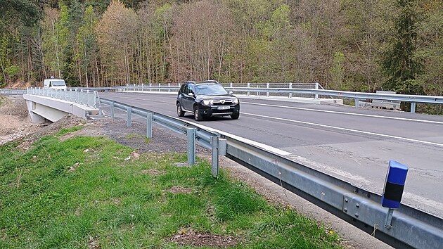 editelstv silnic a dlnic zprovoznilo po rekonstrukci dva silnin mosty u obce Kfely na silnici I/20. Po dvou letech tak mohou idii opt projet z Karlovch Var do Beova bez objky. (25. dubna 2024)