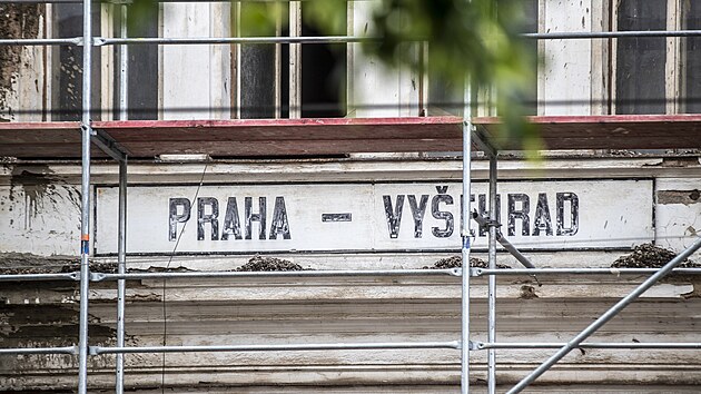 Kolem budovy bvalho ndra Vyehrad je postaveno leen brnic rozpadu budovy. Jedn se tak o ppravu na budouc rekonstrukci. (22. dubna 2024)