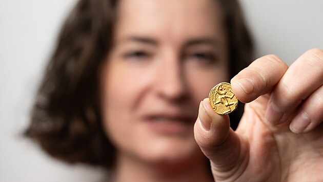 Muzeum v Novm Straec vystav vzcn keltsk mince. (22. dubna 2024)