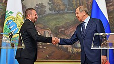 Ministr zahrani�í San Marina Luca Beccari v náv�t�v� Moskvy. Vpravo jeho ruský...