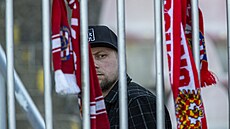 PROTEST BEZ ZÁJMU. �álami na plot� cht�li fanou�ci Brna vyjád�it nesouhlas s...