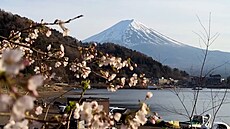 Japonci chtj postavit bariru, aby zabrnili turistm fotit Fudi