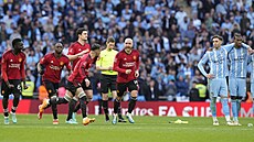 Oslavy fotbalist Manchesteru United po postupu pes Coventry v semifinále...