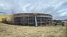 Oprava fasády chomutovského Aquasvta. (duben 2024)