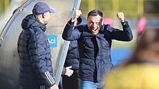 Jihlavský trenér David Oulehla se raduje z výhry nad spar�anským bé�kem.