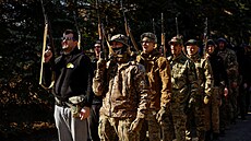 Potenciální zájemci o vstup do 3. samostatné úto�né brigády ukrajinských...