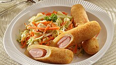 P�rky v bramborov�m t�st� a sal�t Coleslaw