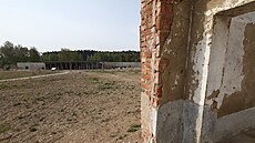 Pohled na památník obtem holocaustu v Letech od pozstatk vepína (23. dubna...