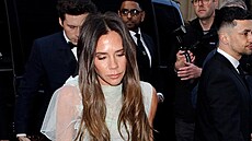 Victoria Beckhamová p�i�la na oslavu svých 50. narozenin o berlích kv�li...