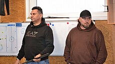 Trenér Vladimír R��i�ka a Jind�ich Kotrla (vpravo) v mostecké �atn�.