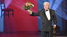 �vejda za celo�ivotní mistrovství v ope�e získal v roce 2017 Cenu Thálie.