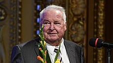 P�ed �ty�mi lety byl Miroslav �vejda uveden do Sín� slávy Národního divadla.
